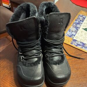 Report Black Fur-Trimmed Winter Boots
